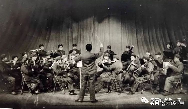 文艺兵跳芳华,文艺兵芳华话剧