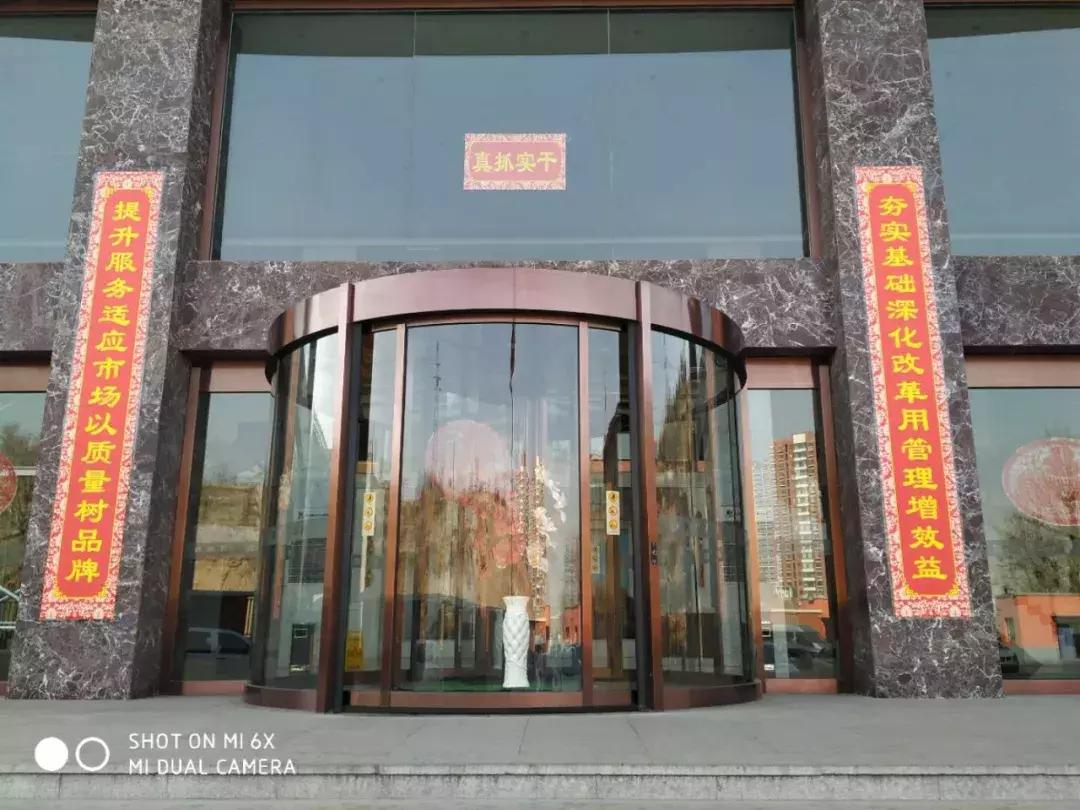 一年一度迎春节送春联活动,年越来越近又到写春联的日子