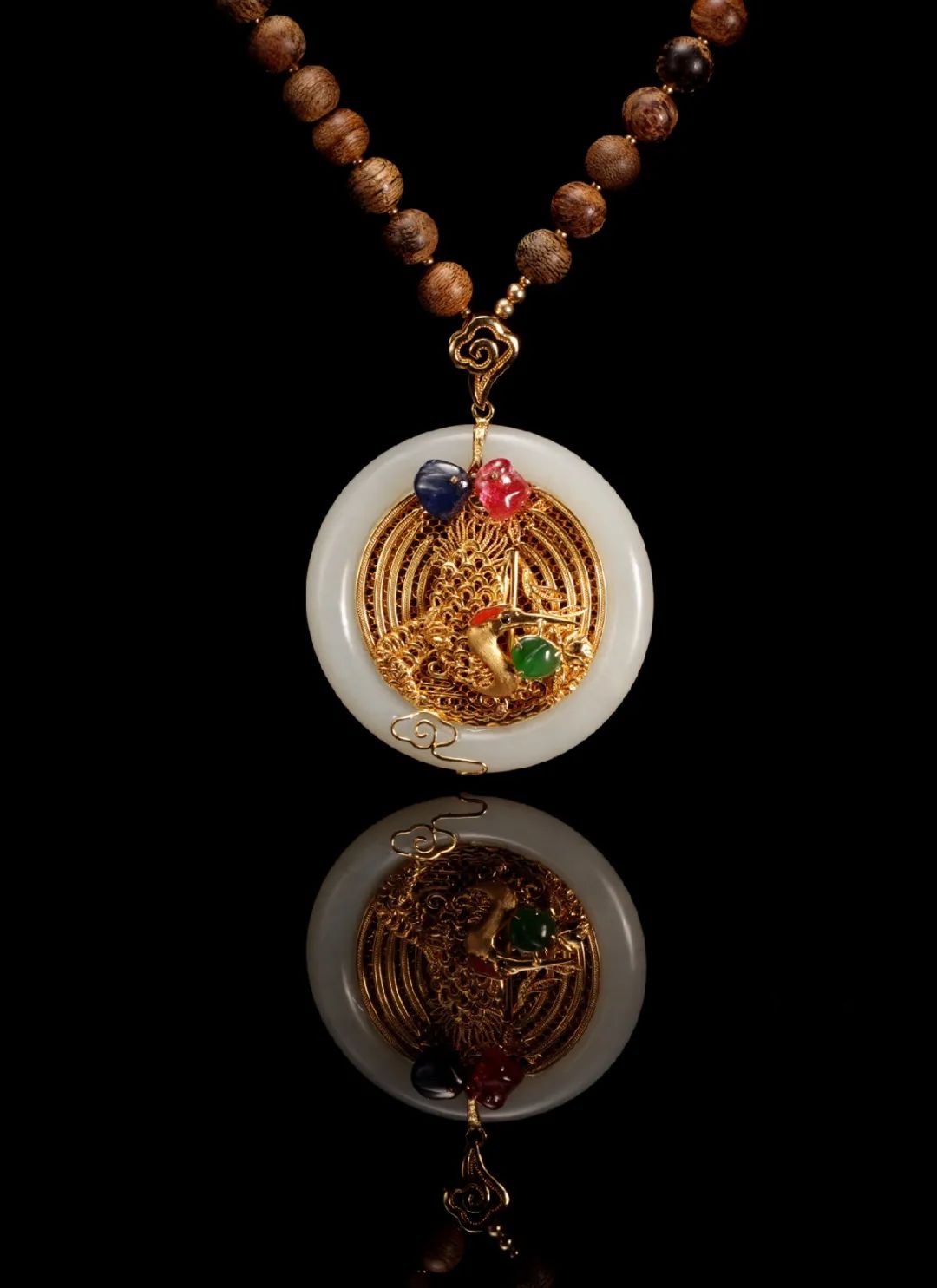 她设计的珠宝如画似景承包了你对美的所有渴求与遐想