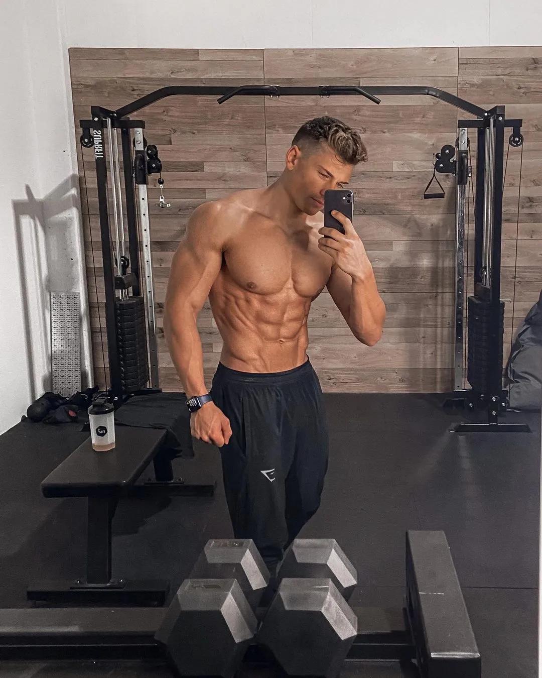 健身房卷腹凳正确教程,健身里的搓衣板