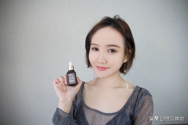 雅诗兰黛小棕瓶护肤品：夜间修复丶日常防护丶高度保湿丶拯救肌肤