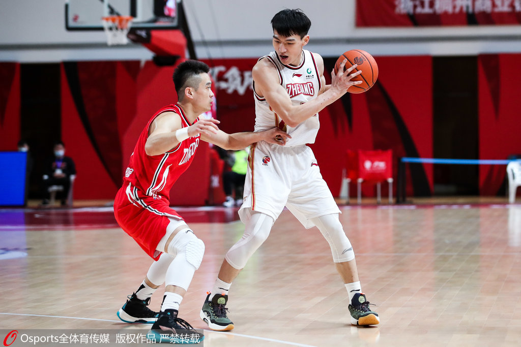 篮球的点球大战是怎么样的,篮球变足球转场