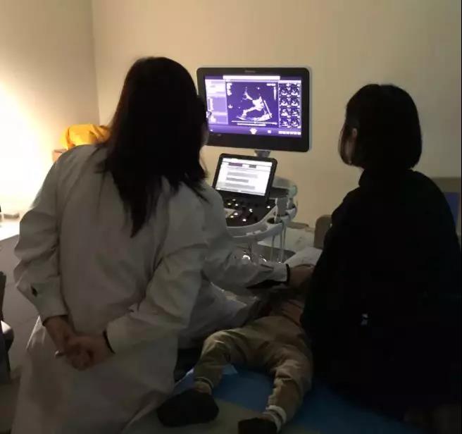 孩子感冒输液两天还是高烧不退,孩子病毒感冒高烧不退要输液吗