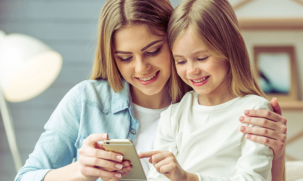 初一孩子放学就玩手机怎么办,初三孩子半夜玩手机怎么教育