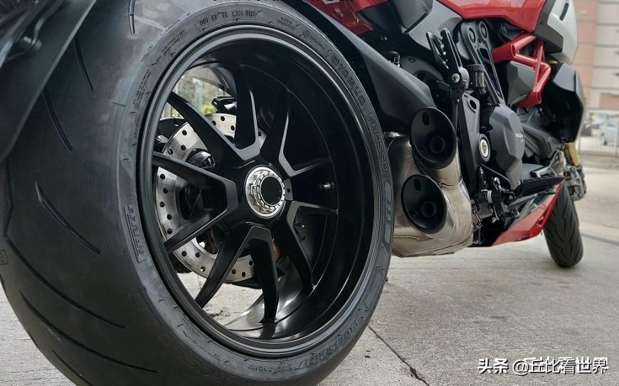 杜卡迪diavel1260和1260s的区别,杜卡迪1260s大魔鬼暗黑