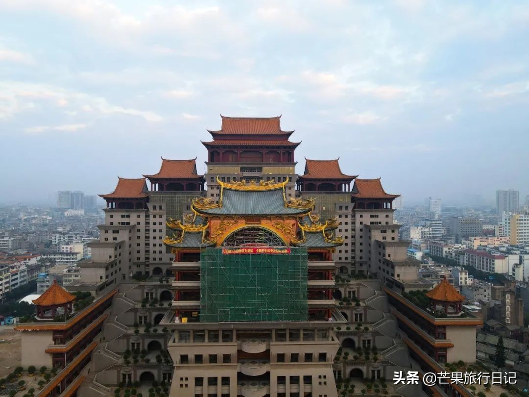 广西“布达拉宫”，据说台湾富商花30亿，用8000工人才建成