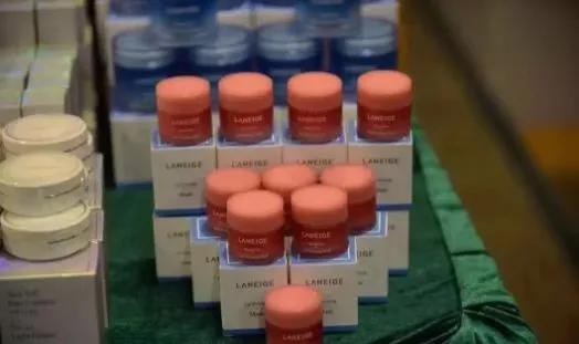 香港海关查获72万假化妆品,新闻香港假化妆品