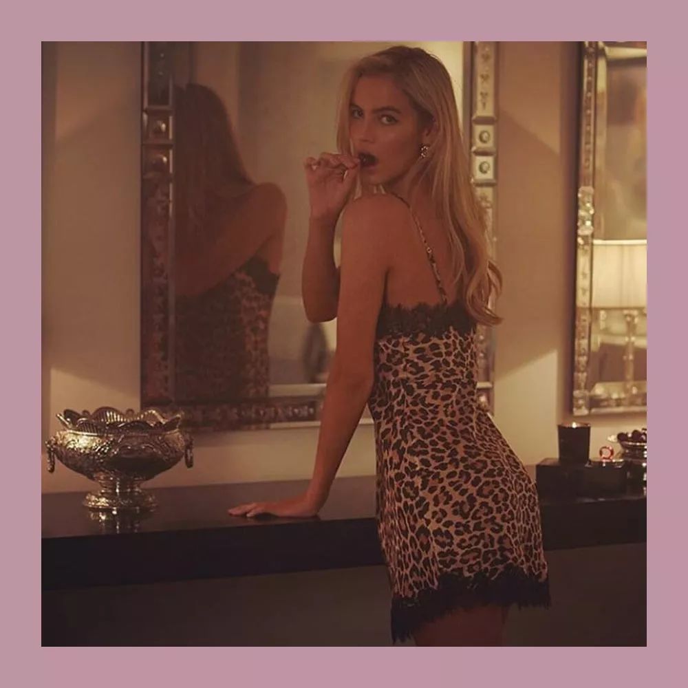 宅家里也要风情万种睡衣风格大赏,宅家好穿的睡衣简约又实穿