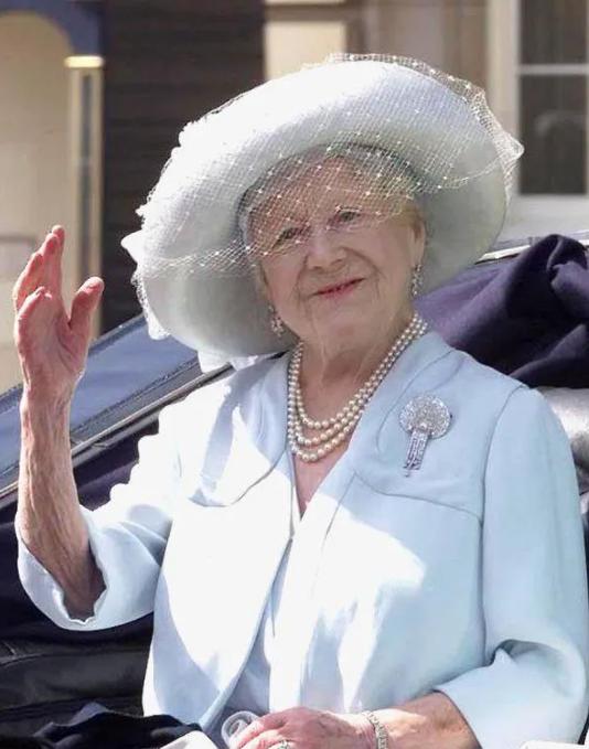 英女王最喜欢的首饰,英国王室珍珠胸针