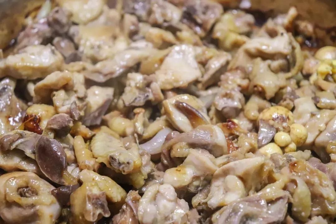 铜盘焗鸡的正宗做法,特色铜盘焗鸡