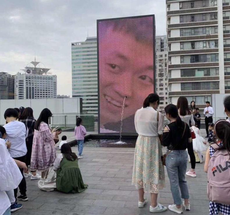 主播唯一酱：刘波歪头杀风靡网络，如今又和刘昊然享受一个待遇