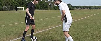 巴西足球十大过人高手,巴西球星莱昂纳多过人