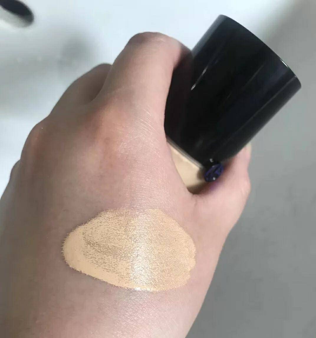 雅诗兰黛粉底液怎么样用才不浮粉,雅诗兰黛粉底液适合干皮肤吗