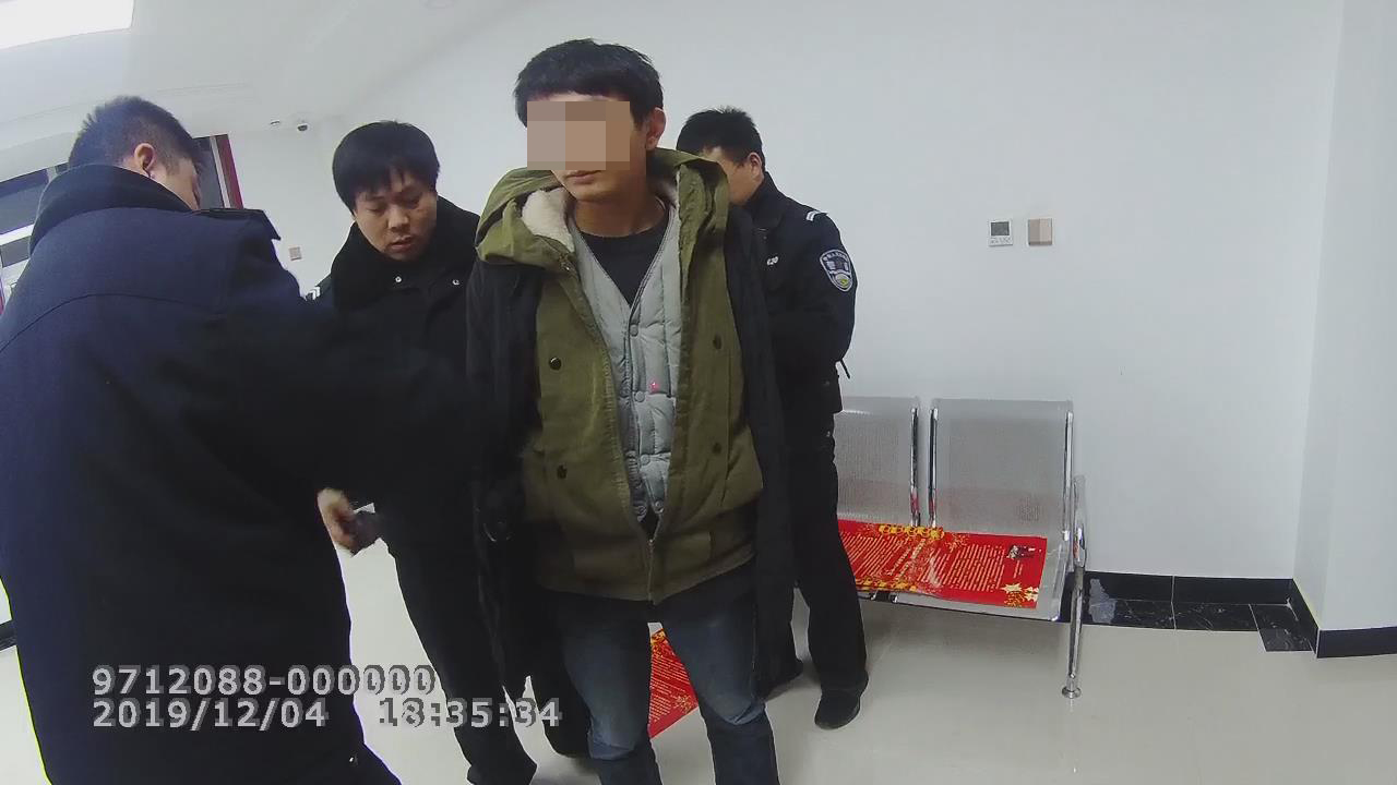 迷之操作路人说谎,迷之操作男子骑摩托车