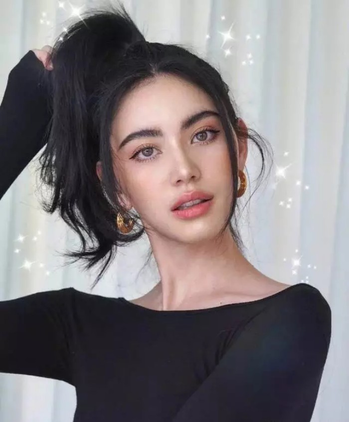 泰国版“杨幂”好性感！穿“深V裤”大秀腹肌，这身材真是爱了