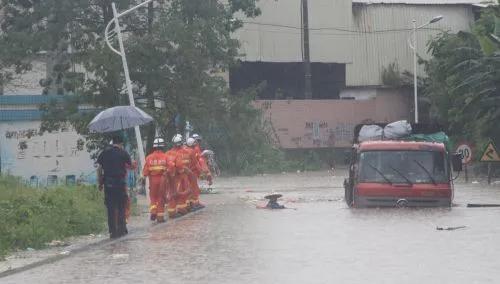 卡车水堵漏水怎么处理,卡车泡水