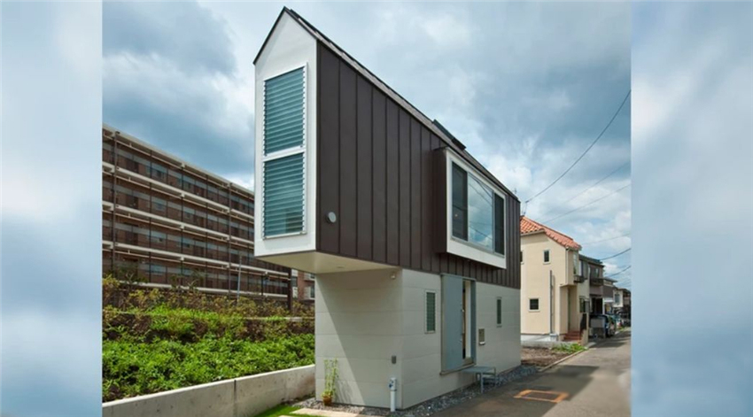 小伙建了一个14层的地下室,两小伙在野外建豪华别墅