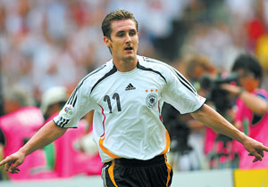 足坛历史10大传奇门将加号码,足坛门将进球纪录排行榜