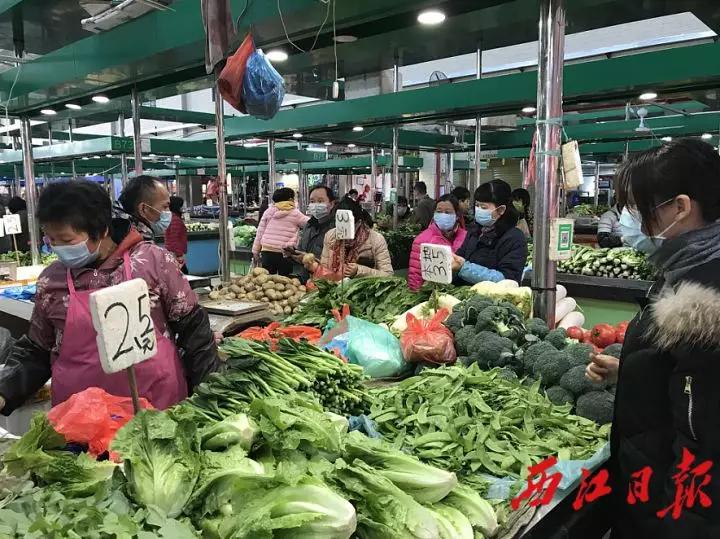 提醒公共场所戴口罩的简单通知,积极引导办事群众佩戴口罩