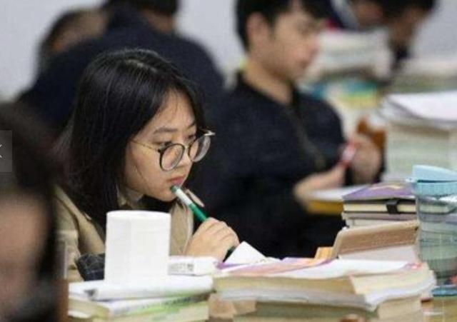 考研真的是大学生最好的出路吗,为什么越来越多的人选择考研究生