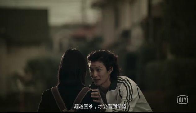 女孩儿被嘲讽十年后来报仇,女子被骂回复了一万多条评论对骂