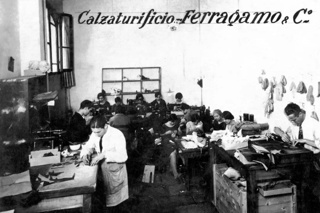 林允纪梵希代言,林允菲拉格慕香水