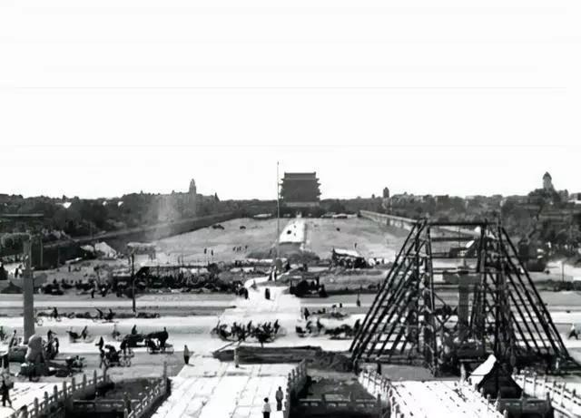 开国大典前，周令钊创作毛主席的画像，*荣臻聂**看后却说：不太严肃