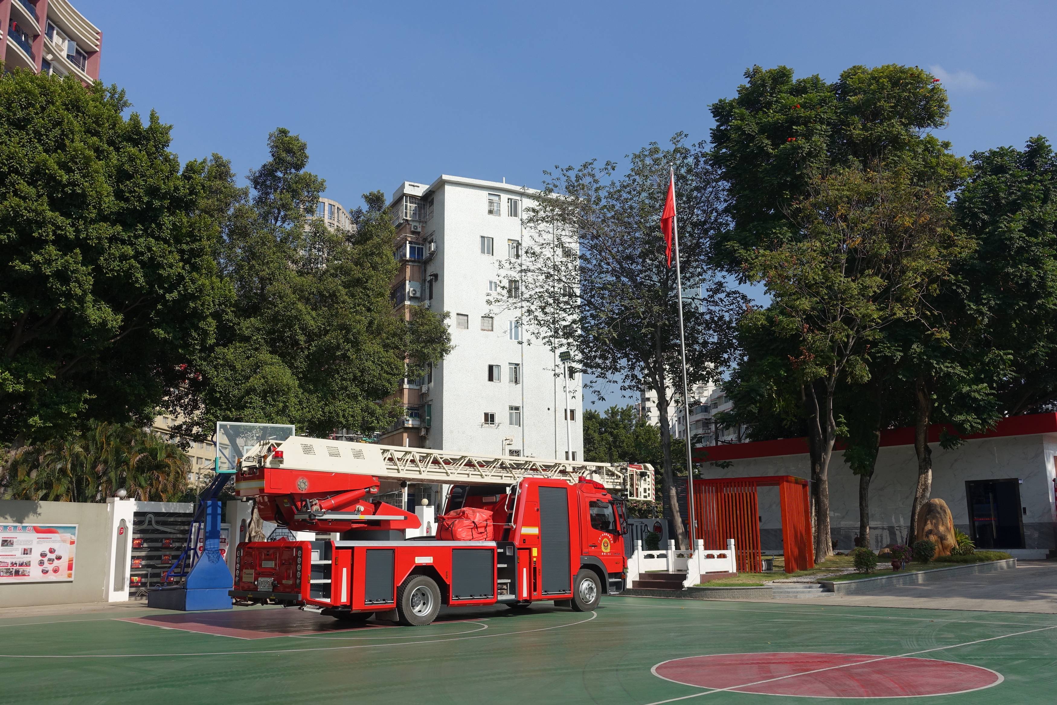 有一个消防蓝朋友是怎样的体验,给你一天时间