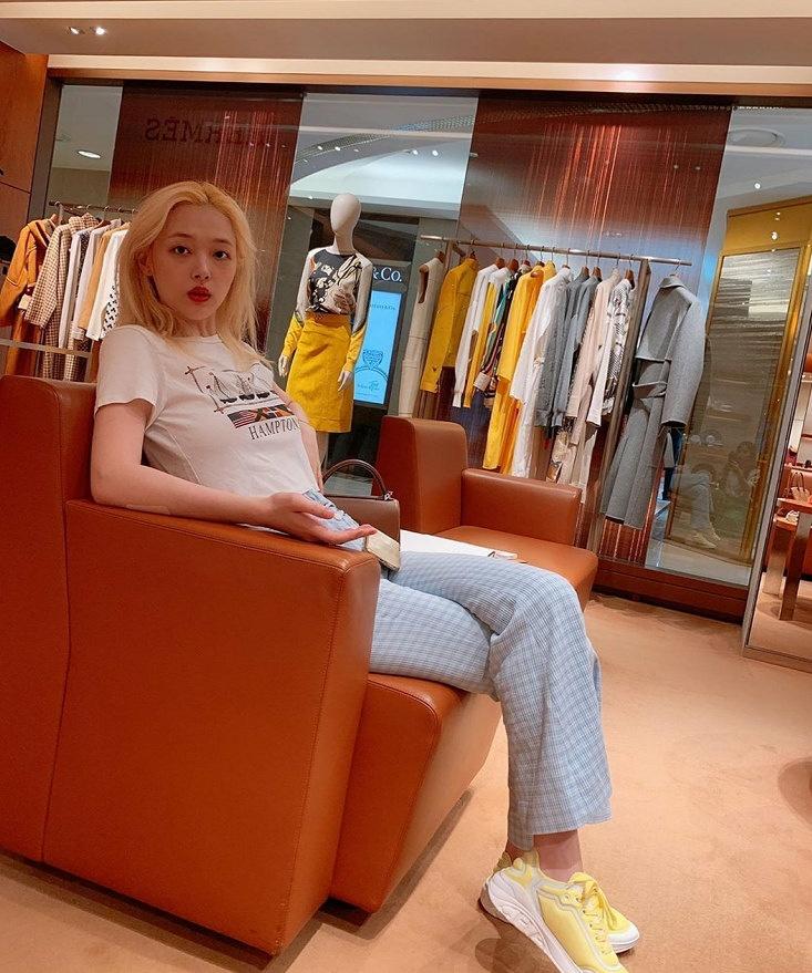 崔雪莉的短发怎么烫,崔雪莉穿搭风格