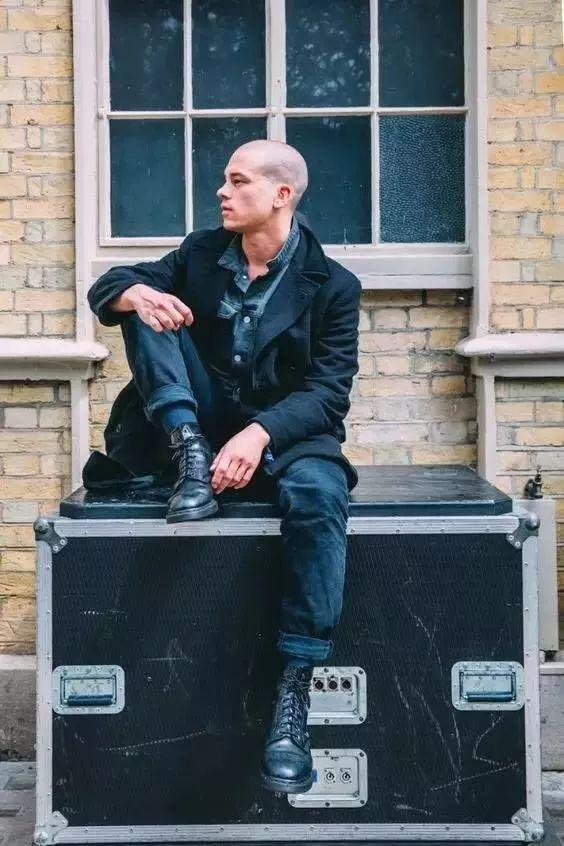 低帮鞋和高帮鞋哪个跳的高,低帮鞋和高帮鞋哪个对脚踝更好