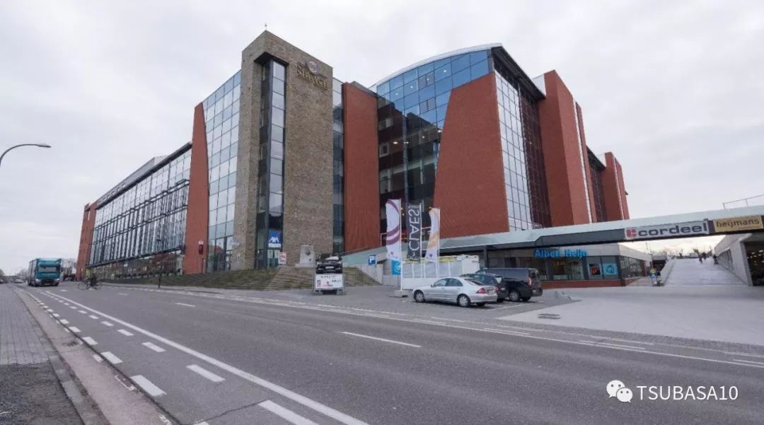 这位指导过咪蒙,卖过*片毛**儿的日本企业家,肩负起日本足球的重任