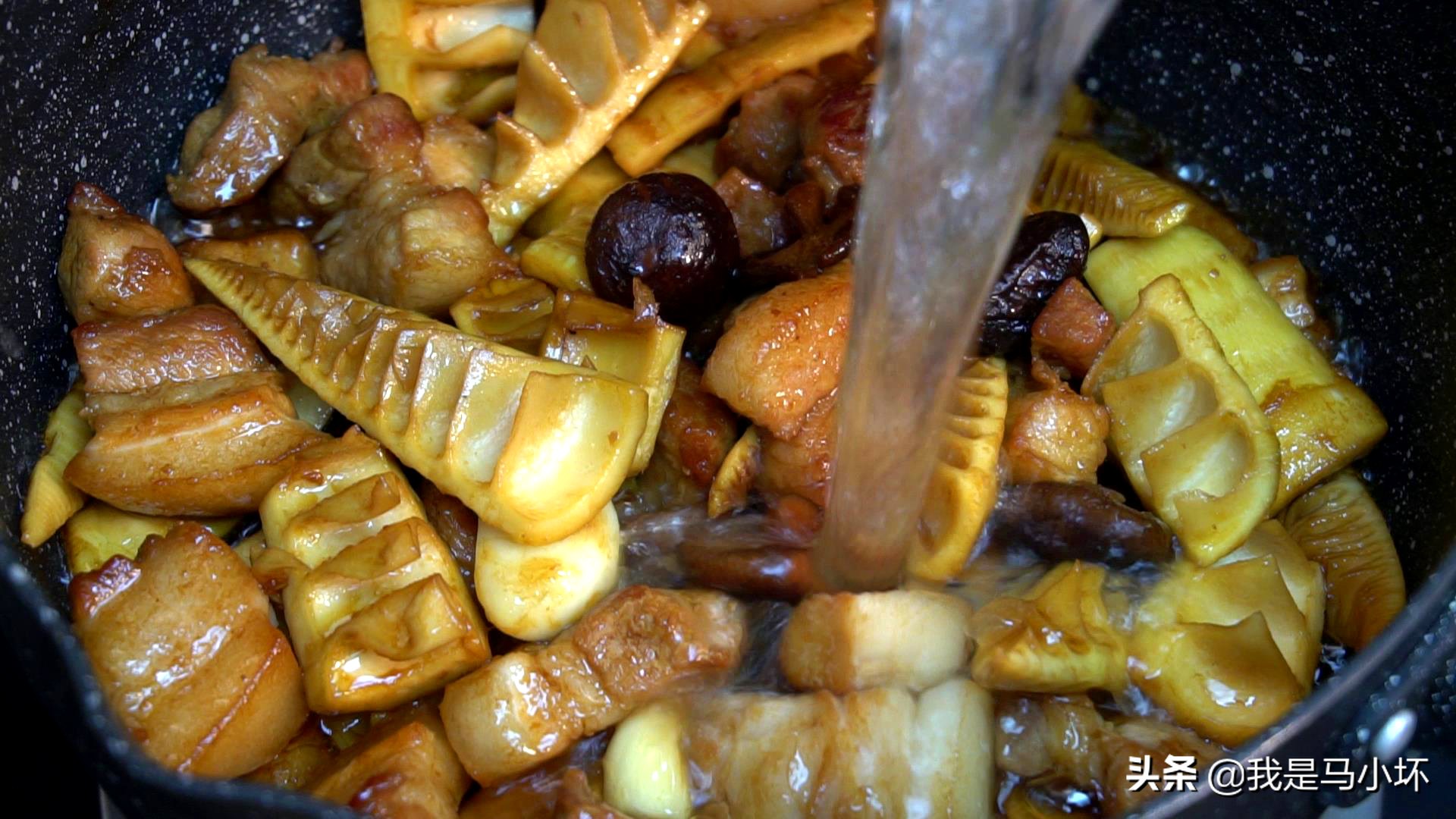 客家人最爱春笋这做法，咸香开胃好下饭，出锅拌汁都能吃3碗饭