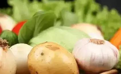 100元人民币在各国能买到什么,100元人民币在各国能买到啥