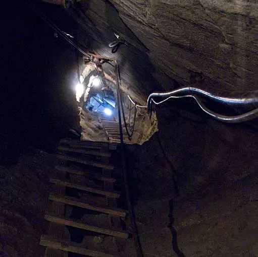 坦桑石深度解读,坦桑石多少大小值得收藏