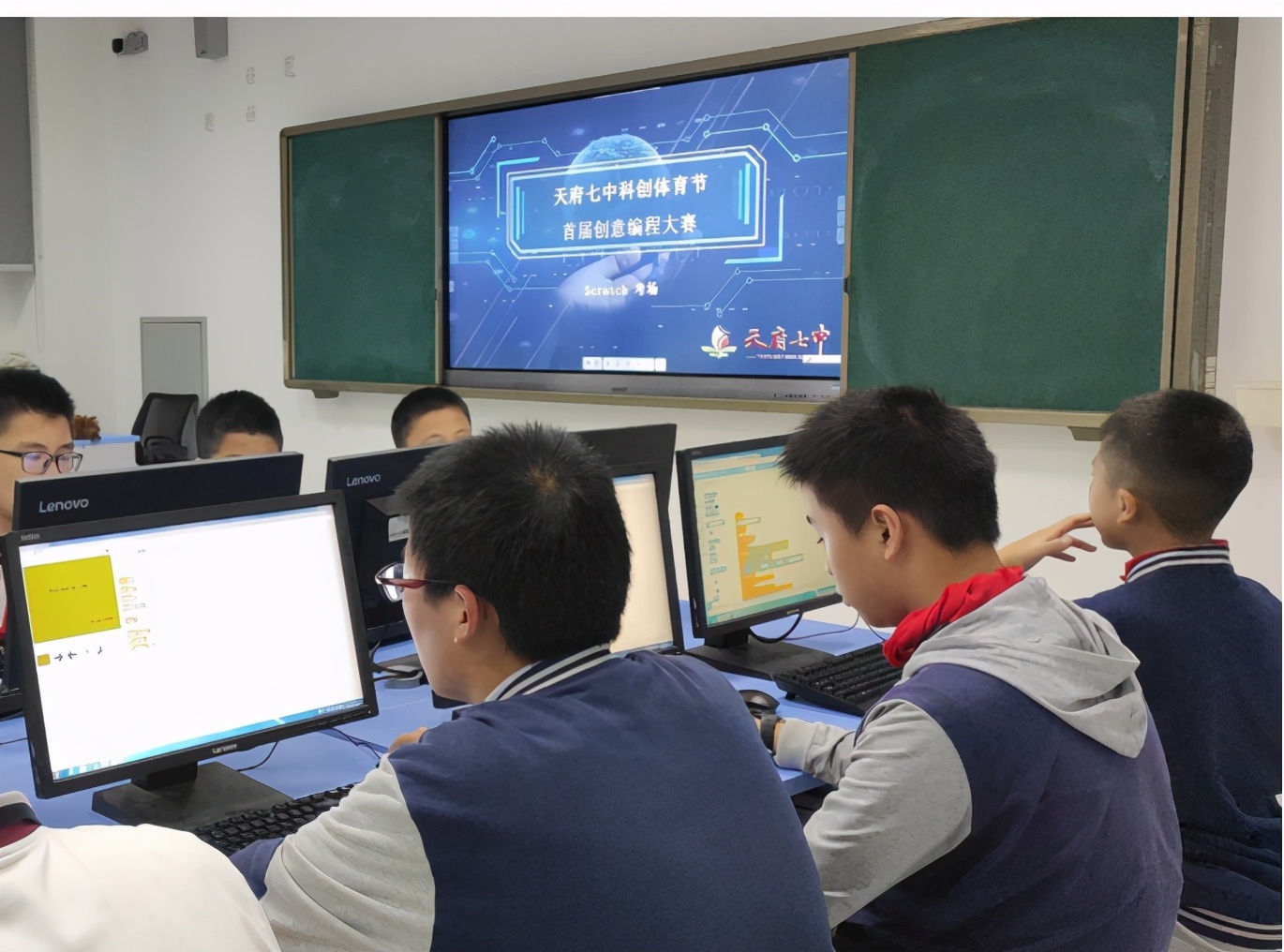 筑梦AI,智竞未来——天府七中科创体育节之科技活动回顾