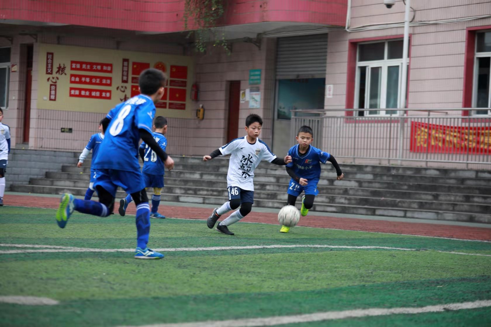 脚下过才叫真本事新希望俱乐部足球小将们出击!