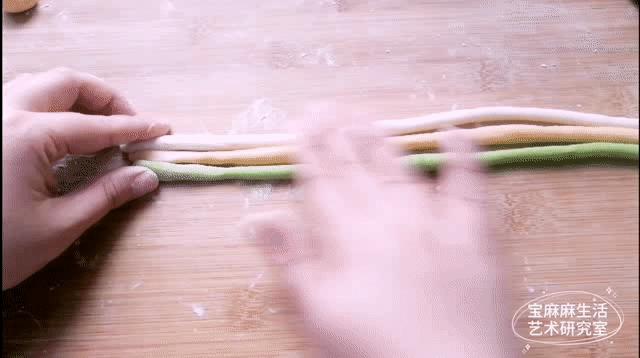 小孩过年吃的糖果,宝宝过年的时候糖吃太多了