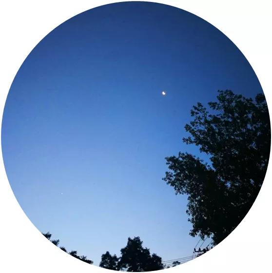 蔚蓝的天空借景抒情,蔚蓝的天空的优美比喻句子