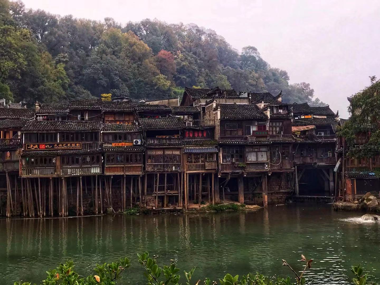 湖南凤凰古城游客越来越少,湖南的凤凰古城还值得去吗现在