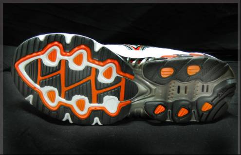 怎样选一双平价又合适的跑鞋,如何选择一双好看实用的跑鞋