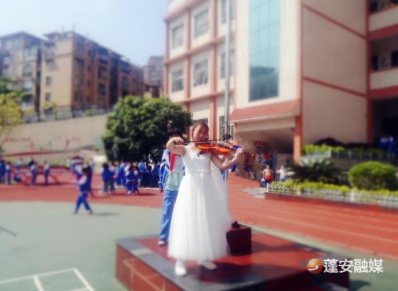 蓬安县周口小学：“闪”亮青春，歌唱祖国