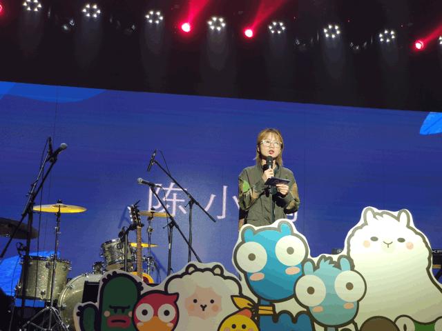 去哪儿网把记者拉下水现场做客服，记者：这真不是人干的活儿