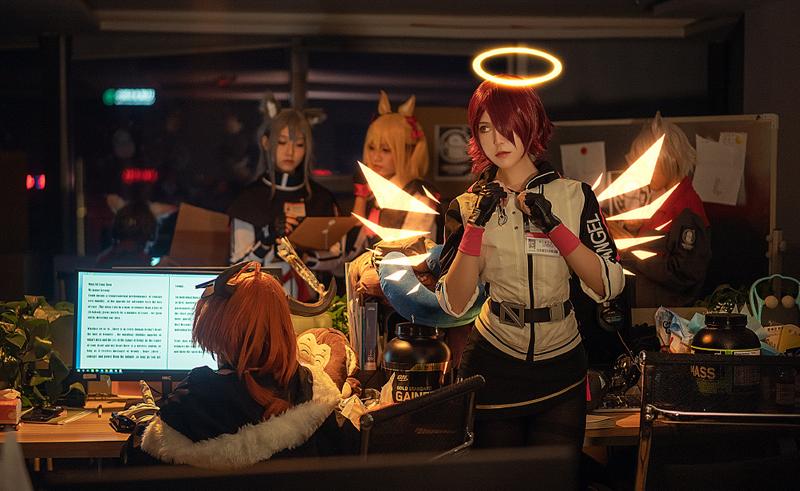 视觉盛宴，又一批coser现身明日方舟百人集结活动