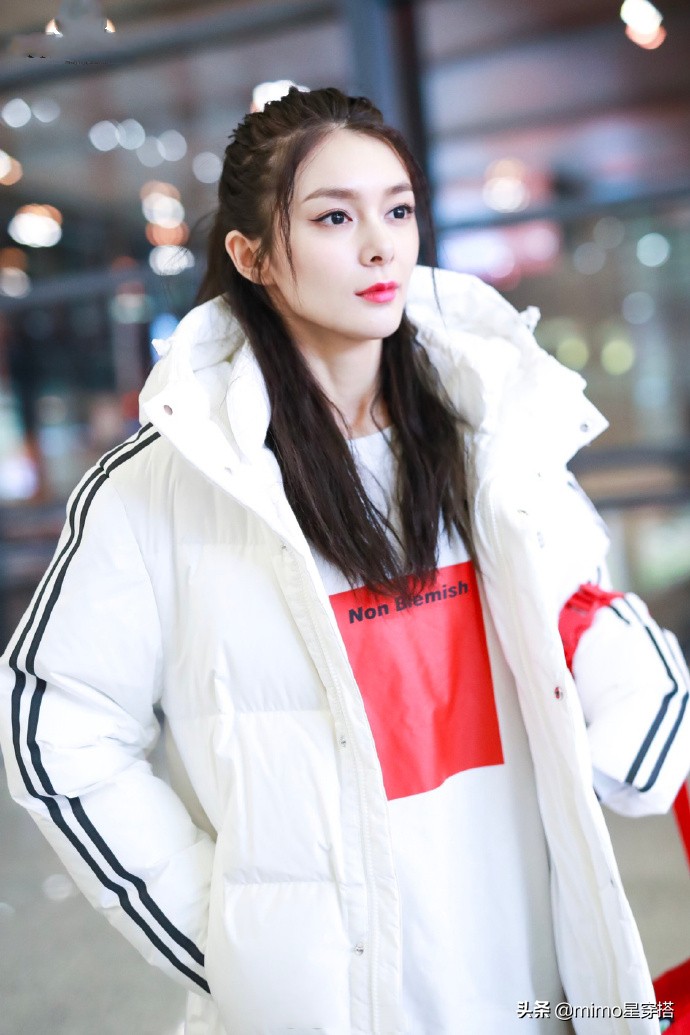 傅菁长发穿蓝色棉服,傅菁穿搭羽绒服