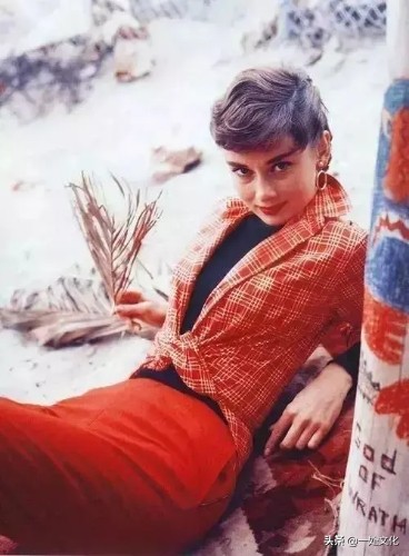 奥黛丽赫本穿搭风,奥黛丽赫本经典帽子穿搭