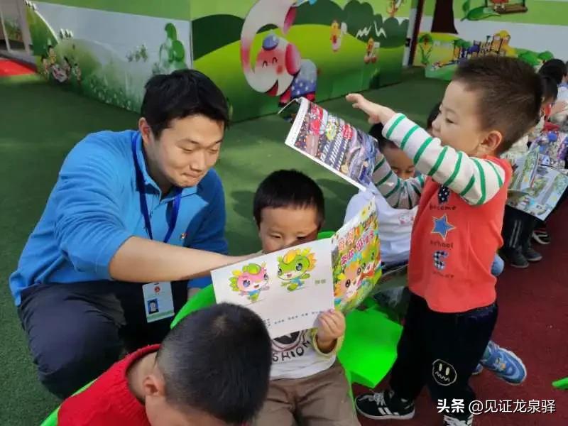 你的孩子在画什么画,你家孩子画壁纸吗