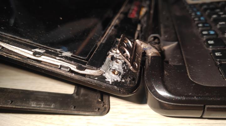 笔记本屏轴坏了有必要修吗,笔记本屏幕维修大概多少钱