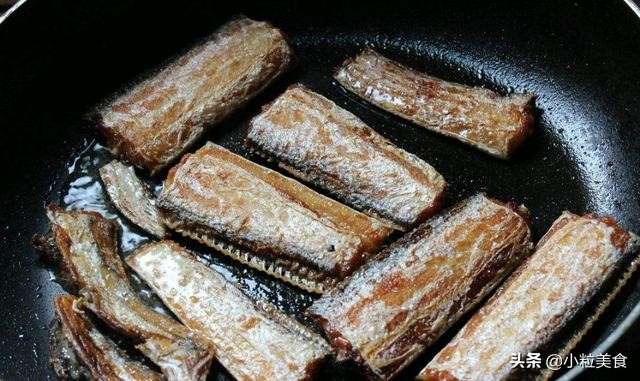 怎样煎鱼不粘锅不破皮用什么办法,容易煎烂的鱼怎么煎才不粘锅