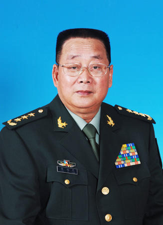 1981年*小平邓**检阅华北大演习，一人脱颖而出，邓公：此人重点培养