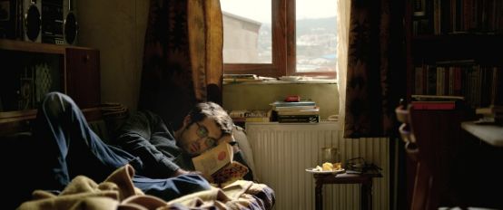 导演拒绝删减任何镜头!片长3小时,生生扯下了理想主义的遮羞布